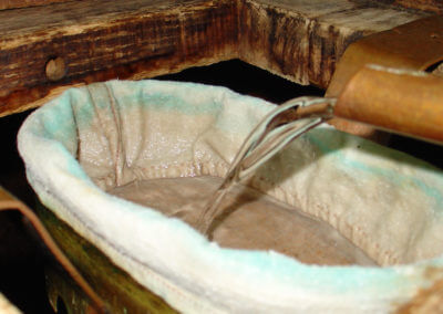 Le liquide transparent sortant de l'alambic est de l'eau ... de vie