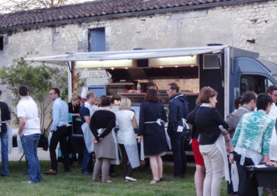 Food-truck evening in the Cognac vineyards for a family tribe or a corporate event