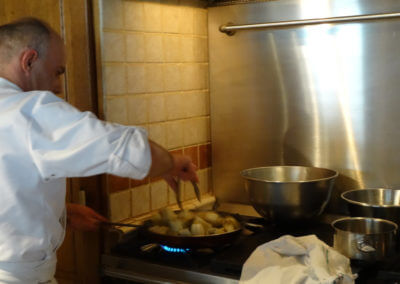 Passer aux fourneaux avec notre Chef pour découvrir la gastronomie des Charentes lors d'un atelier cuisine entre amis