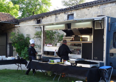 Food-truck party in the vineyard of Cognac for a family tribe or a company