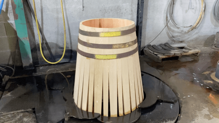 Barrel making discovered during a guided visit of a craft cooperage