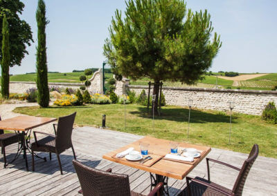 Prendre un repas face aux vignes de cognac dans une demeure de charme