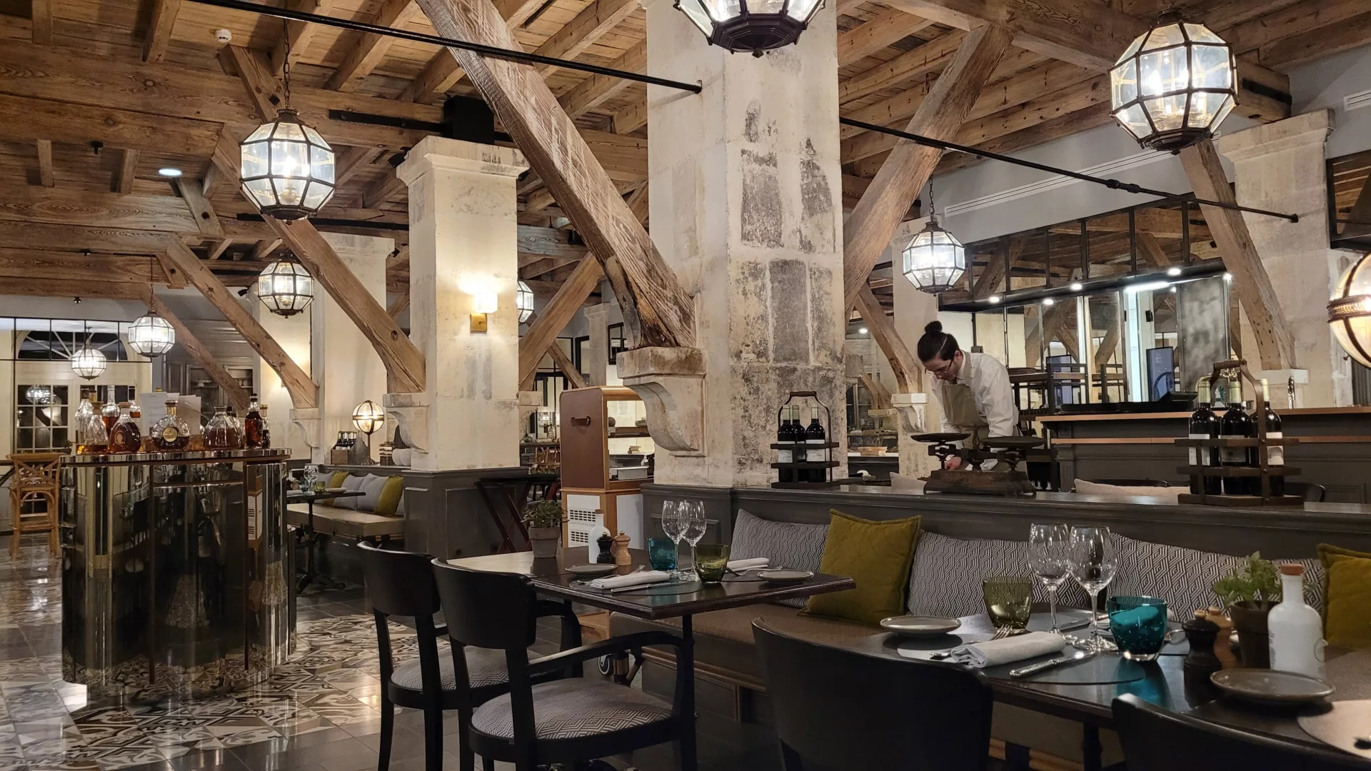 The brasserie of a luxury hotel in Cognac